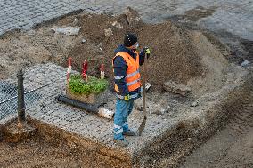 Labourer, face mask, veil, medical mask, Prague city center