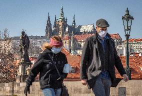 Charles Bridge, without tourists, face masks, pedestrians, veil, medical masks, Prague Castle