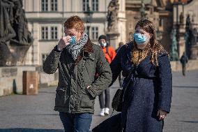 Charles Bridge, tourists, face masks, pedestrians, veil, medical masks