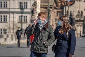 Charles Bridge, tourists, face masks, pedestrians, veil, medical masks