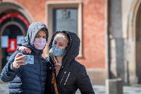 City center Prague, tourists, face masks, pedestrians, veil, medical masks, selfie photo