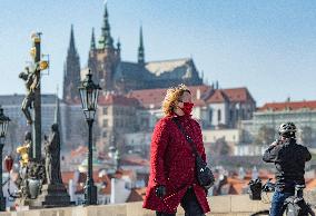 Charles Bridge, without tourists, face mask, pedestrians, veil, medical mask, Prague Castle