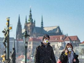 Charles Bridge, without tourists, face masks, pedestrians, veil, medical masks, Prague Castle, pair