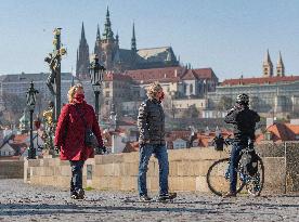 Charles Bridge, without tourists, face masks, pedestrians, veil, medical masks, Prague Castle