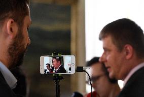 TOMAS PETRICEK, smartphone