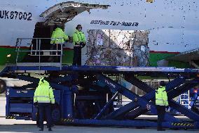 Aircraft, Mosnov airport, Boeing 767-300, medical exuipment from China