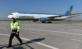 Aircraft, Mosnov airport, Boeing 767-300, medical exuipment from China