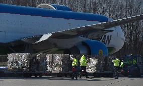 Aircraft, Mosnov airport, Boeing 767-300, medical exuipment from China