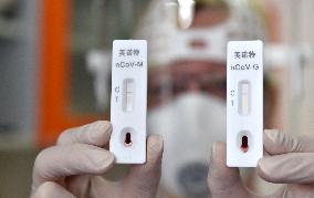 test for coronavirus with rapid coronavirus tester, blood