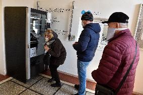 vending machine with protection face masks, mask, automat