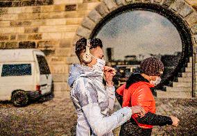 people, face mask, leisure, recreation, sunny day, riverbank, Prague, epidemic, coronavirus