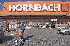 Hobby market Hornbach, customer, mask, shop,