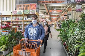 Hobby market Hornbach, customer, mask, shop,