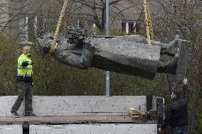 Prague 6 starts removal of Ivan Konev memorial