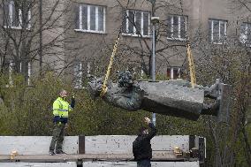 Prague 6 starts removal of Ivan Konev memorial