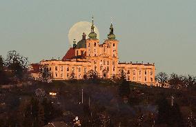 Super Pink Moon, pilgrimage Church of the Virgin Mary Visitation, The Holy Hill