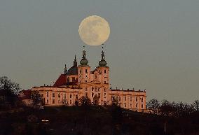 Super Pink Moon, pilgrimage Church of the Virgin Mary Visitation, The Holy Hill