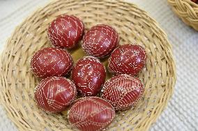 wire Easter eggs, egg
