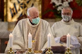 Frantisek Vaclav Lobkowicz, bishop, green face mask