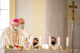 Frantisek Vaclav Lobkowicz, bishop, green face mask