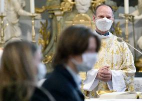 Easter Mass, priest, Czech, video stream, online