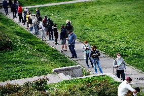 people waiting queue to take a sample for a covid-19 test