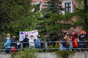 people in Tesin protest against Czech-Polish border closure