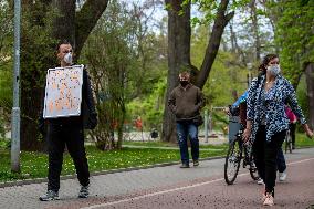 people in Tesin protest against Czech-Polish border closure