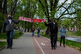 people in Tesin protest against Czech-Polish border closure