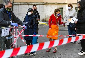 people waiting queue to take a sample for a covid-19 test