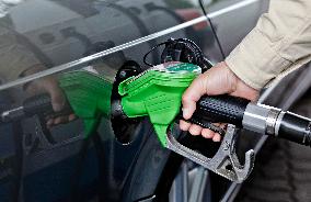 BioPower, Ethanol E85, alcohol, refueling, fueling, fuel,  petrol, filling, gas station, Saab 95