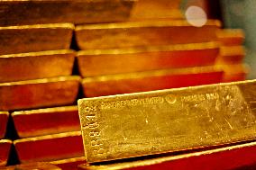 gold bricks, golden, deposit, Czech National Bank (CNB) museum