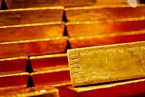 gold bricks, golden, deposit, Czech National Bank (CNB) museum