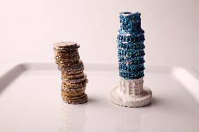 euro, EUR, coin, coins, money, cash, currency, Leaning Tower of Pisa, Italy, restaurant, food, catering, plate