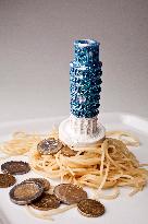 euro, EUR, coin, coins, money, cash, currency, Leaning Tower of Pisa, Italy, restaurant, food, catering, plate, spaghetti