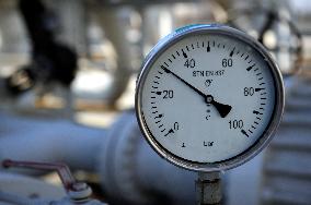 Central Crude Oil Tank Farm in Nelahozeves, measuring device, conduit