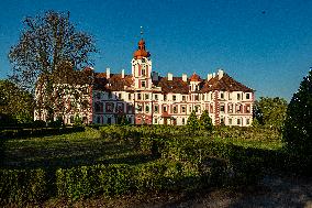 Mnichovo Hradiste Castle