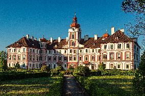 Mnichovo Hradiste Castle