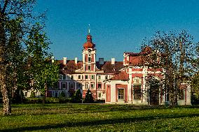 Mnichovo Hradiste Castle