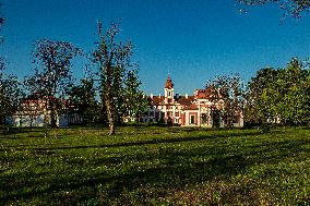 Mnichovo Hradiste Castle