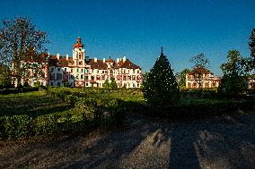 Mnichovo Hradiste Castle