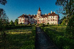 Mnichovo Hradiste Castle