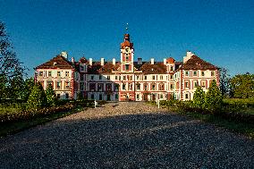 Mnichovo Hradiste Castle