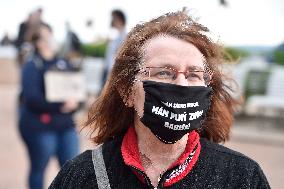 Several dozens protest in Brno against govt steps amid epidemic