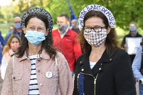 Hundreds protest in Prague against govt steps amid epidemic