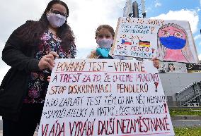 People, working, abroad, protest, cross border, Czech, Germany, covid-19