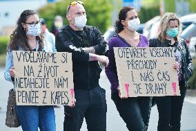 People, working, abroad, protest, cross border, Czech, Germany, covid-19