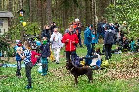 people from the borderland of Bohemia and Saxony had a joint walk alongside the Czech-German border