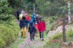people from the borderland of Bohemia and Saxony had a joint walk alongside the Czech-German border