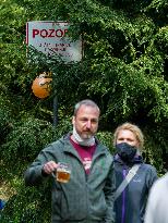 people from the borderland of Bohemia and Saxony had a joint walk alongside the Czech-German border